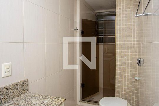 Banheiro de apartamento à venda com 2 quartos, 60m² em Icaraí, Niterói