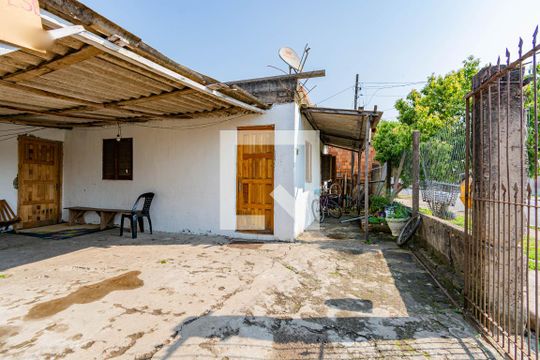 Quintal de casa à venda com 4 quartos, 90m² em Bairro Fátima, Canoas