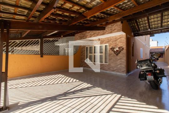 Garagem de casa à venda com 3 quartos, 240m² em Jardim Bom Clima, Guarulhos