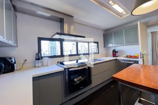 Cozinha de apartamento à venda com 3 quartos, 375m² em Vila Nova Conceição, São Paulo