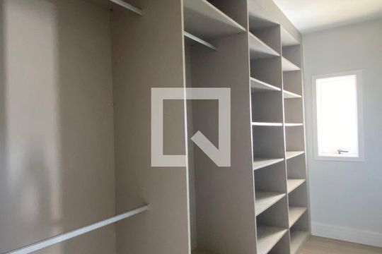 Despensa de casa de condomínio à venda com 4 quartos, 533m² em Alphaville, Santana de Parnaíba