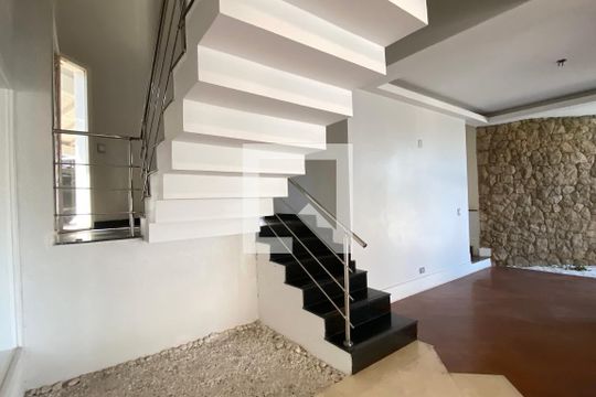 Sala de casa de condomínio à venda com 4 quartos, 533m² em Alphaville, Santana de Parnaíba