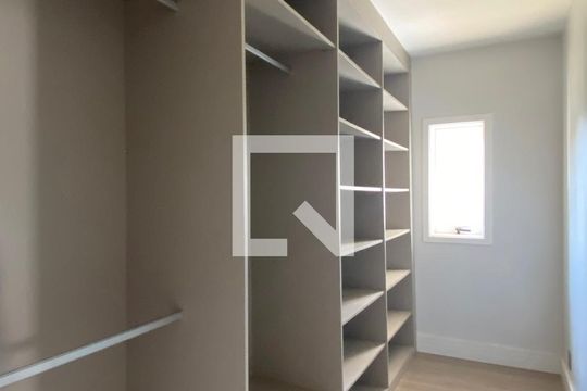 Despensa de casa de condomínio à venda com 4 quartos, 533m² em Alphaville, Santana de Parnaíba