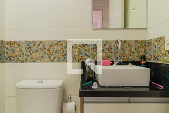 Banheiro de apartamento para alugar com 2 quartos, 33m² em Cidade Auxiliadora, São Paulo