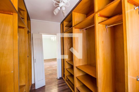 Closet do quarto 1 de apartamento para alugar com 4 quartos, 349m² em Alphaville , Santana de Parnaíba