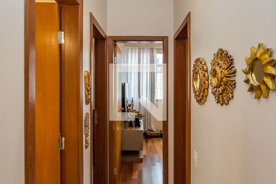 Corredor de apartamento à venda com 3 quartos, 153m² em Santa Lúcia, Belo Horizonte