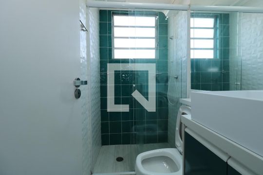 Banheiro de apartamento à venda com 2 quartos, 46m² em Vila Homero Thon, Santo André