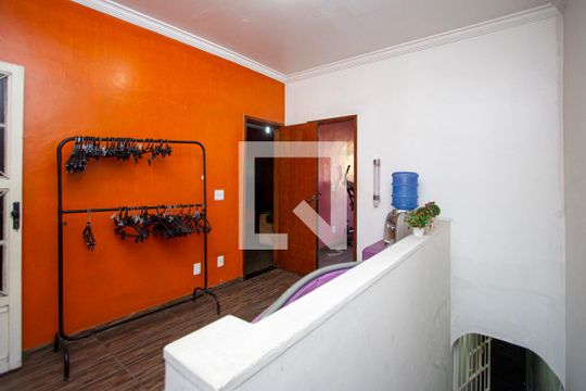 Hall de entrada de casa à venda com 3 quartos, 103m² em São Gonçalo, Niterói
