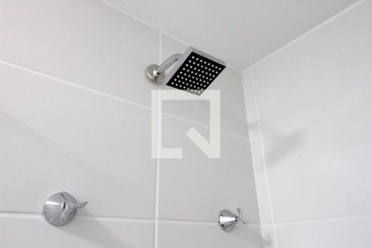Banheiro de kitnet/studio para alugar com 1 quarto, 24m² em Vila Buarque, São Paulo