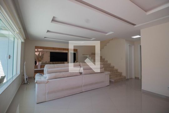 Casa à venda com 4 quartos, 400m² em Taquara, Rio de Janeiro