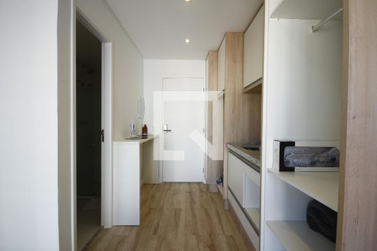 Cozinha de kitnet/studio para alugar com 1 quarto, 21m² em República, São Paulo