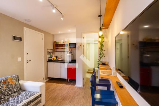 Detalhe da sala de casa de condomínio para alugar com 1 quarto, 40m² em Gávea, Rio de Janeiro