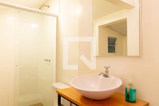 Banheiro de casa de condomínio para alugar com 1 quarto, 40m² em Gávea, Rio de Janeiro