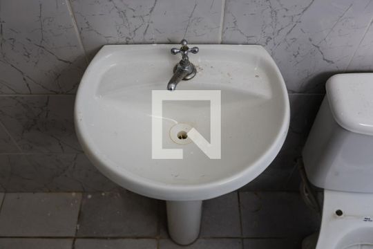 Banheiro de casa para alugar com 1 quarto, 42m² em Casa Verde Alta, São Paulo
