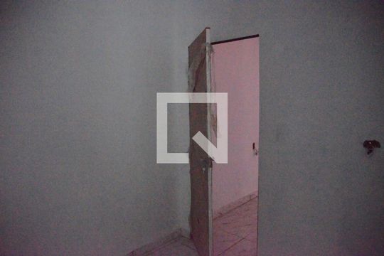 Quarto de kitnet/studio para alugar com 1 quarto, 30m² em Conceicao, Osasco