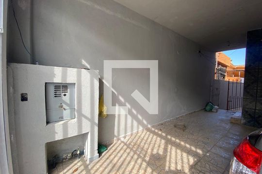 Garagem de casa à venda com 3 quartos, 120m² em Jardim Cotinha, São Paulo