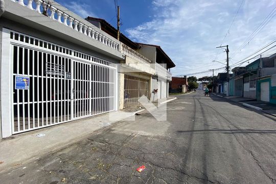 Vista da Rua de casa à venda com 3 quartos, 120m² em Jardim Cotinha, São Paulo