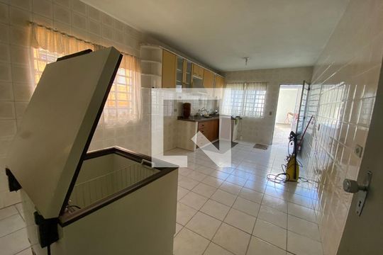 Cozinha de casa à venda com 3 quartos, 120m² em Jardim Cotinha, São Paulo
