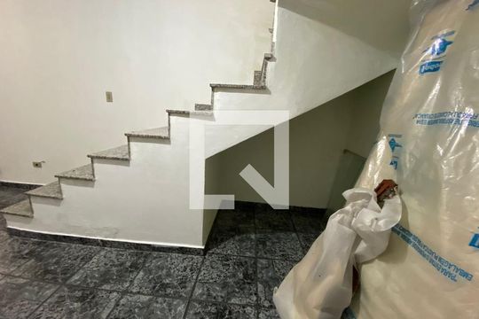 Sala de casa à venda com 3 quartos, 120m² em Jardim Cotinha, São Paulo
