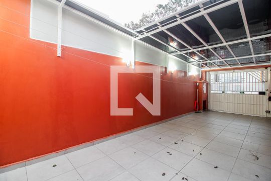 Garagem de casa à venda com 3 quartos, 140m² em Cidade Líder, São Paulo