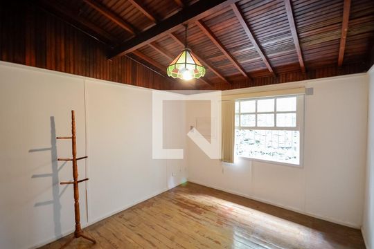 Quarto de casa à venda com 3 quartos, 300m² em Grajau, Rio de Janeiro