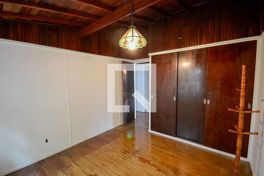 Quarto de casa à venda com 3 quartos, 300m² em Grajau, Rio de Janeiro