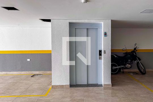 Elevador de apartamento para alugar com 2 quartos, 100m² em Vila Silvestre, Santo André