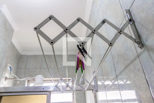 Banheiro de kitnet/studio para alugar com 1 quarto, 48m² em Boqueirão, Praia Grande