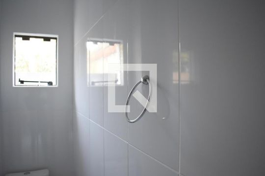 Lavabo de casa de condomínio para alugar com 3 quartos, 100m² em Cidade Industrial, Curitiba