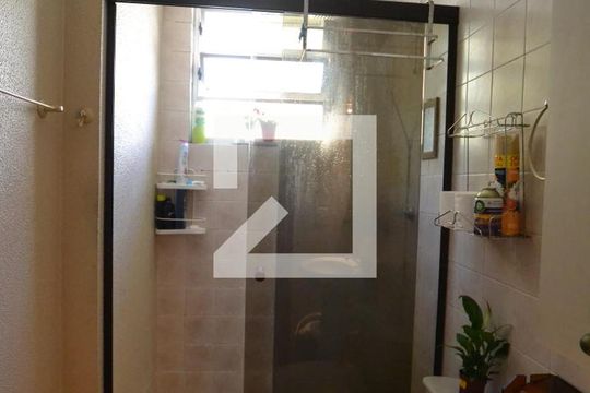 Banheiro de apartamento à venda com 2 quartos, 60m² em São José, Porto Alegre