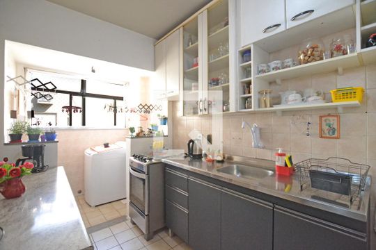 Cozinha de apartamento à venda com 2 quartos, 60m² em São José, Porto Alegre