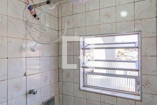 Banheiro  de casa para alugar com 2 quartos, 60m² em Jardim de Lorenzo, São Paulo