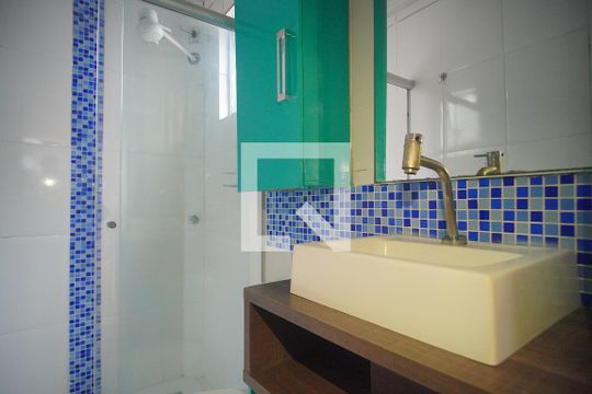 Banheiro de apartamento à venda com 2 quartos, 51m² em Canudos, Novo Hamburgo