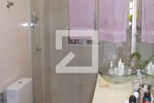 Banheiro de apartamento à venda com 2 quartos, 65m² em Sampaio, Rio de Janeiro