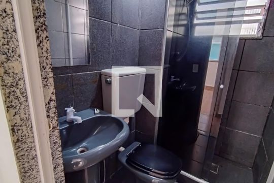 Banheiro de apartamento à venda com 1 quarto, 30m² em Taquara, Rio de Janeiro