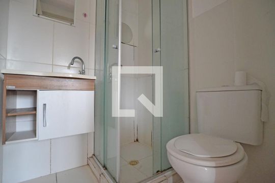 Banheiro de apartamento à venda com 2 quartos, 55m² em Teresópolis, Porto Alegre
