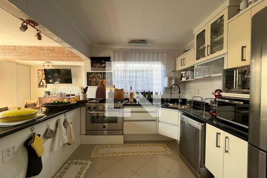 Cozinha de casa à venda com 3 quartos, 270m² em Vila do Bosque, São Paulo