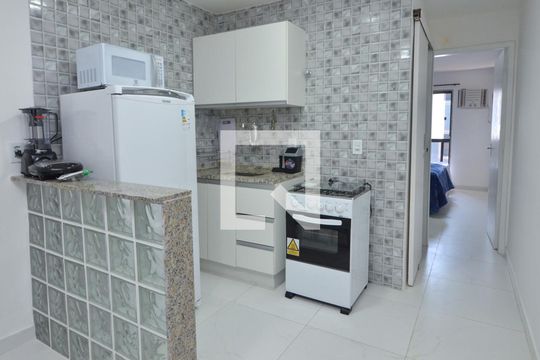 Cozinha de kitnet/studio para alugar com 1 quarto, 35m² em Recreio dos Bandeirantes, Rio de Janeiro
