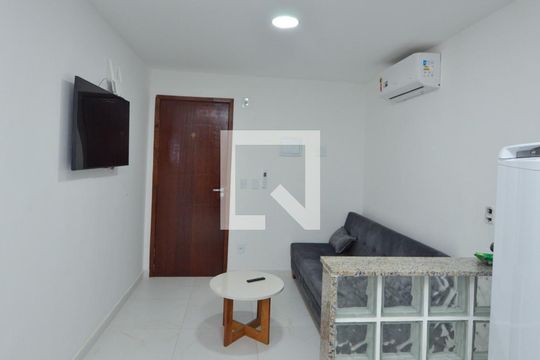 Sala de kitnet/studio para alugar com 1 quarto, 35m² em Recreio dos Bandeirantes, Rio de Janeiro
