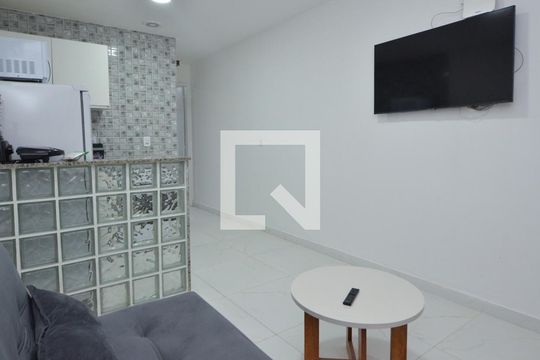 Sala de kitnet/studio para alugar com 1 quarto, 35m² em Recreio dos Bandeirantes, Rio de Janeiro