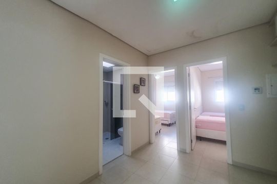 Hall Quartos de casa para alugar com 4 quartos, 219m² em Jardim Tres Marias, Guarujá