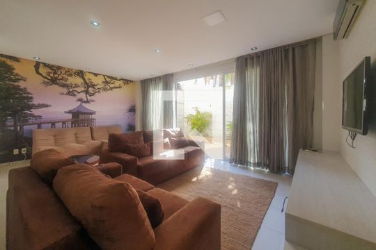 Sala de casa para alugar com 4 quartos, 219m² em Jardim Tres Marias, Guarujá