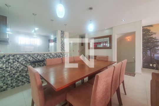 Sala de casa para alugar com 4 quartos, 219m² em Jardim Tres Marias, Guarujá