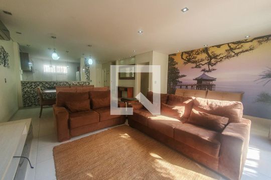 Sala de casa para alugar com 4 quartos, 219m² em Jardim Tres Marias, Guarujá