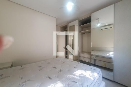 Suíte de casa para alugar com 4 quartos, 219m² em Jardim Tres Marias, Guarujá