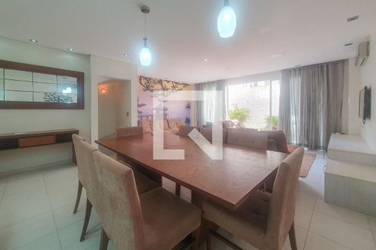 Casa para alugar com 4 quartos, 219m² em Jardim Tres Marias, Guarujá