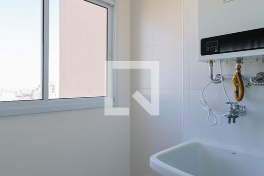 Cozinha e Área de Serviço de apartamento para alugar com 2 quartos, 50m² em Santa Teresinha, São Paulo