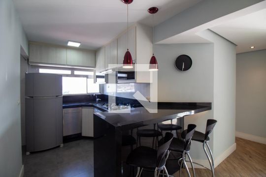 Cozinha de apartamento para alugar com 2 quartos, 70m² em Jardim Aeroporto, São Paulo
