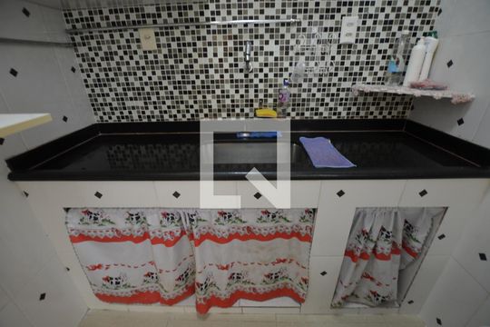 Cozinha de apartamento para alugar com 2 quartos, 65m² em Vila Valqueire, Rio de Janeiro