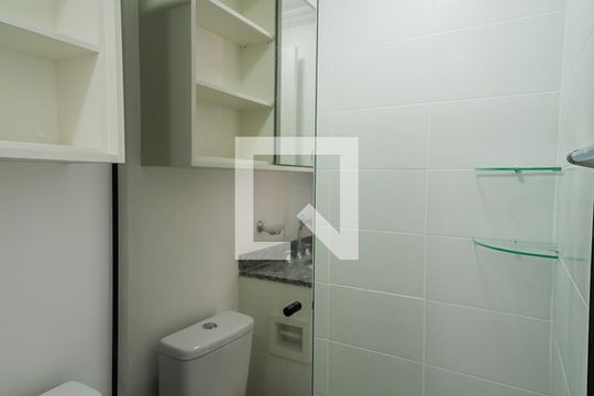 Banheiro de apartamento para alugar com 2 quartos, 47m² em Centro, Santo André